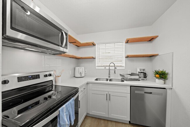 Building Photo - 701 28th St