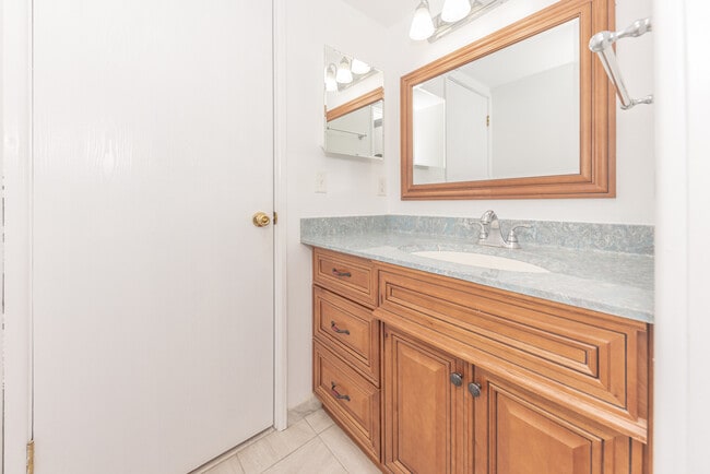 Building Photo - 2407 Packard St