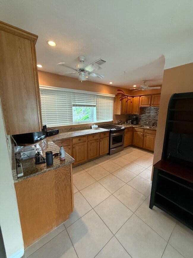 Building Photo - Well maintained 2/2 with a large yard in a...