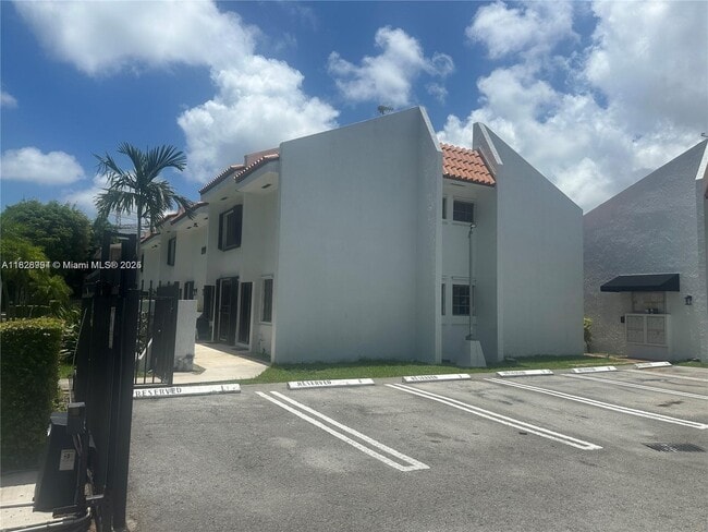 Building Photo - 1990 Brickell Ave
