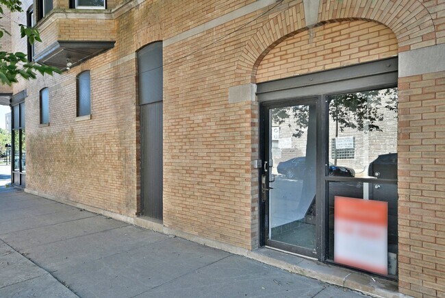 Building Photo - 1458 N Western Ave