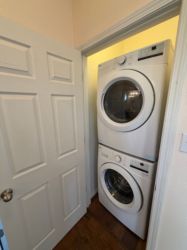Building Photo - 2 Bedroom Single Story Town Home Available Near 98th St SW & Dennis Chavez Blvd SW!