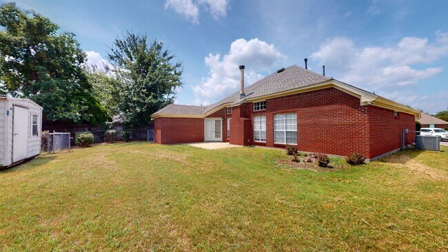 Building Photo - Creampuff in Copperfield!