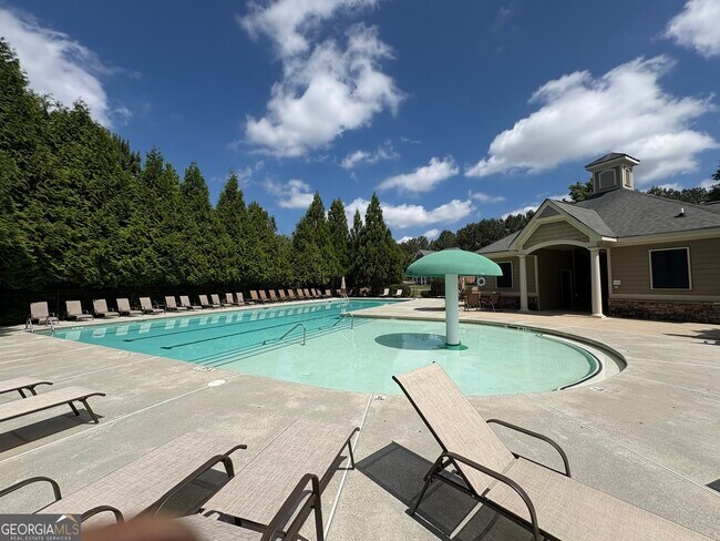 Building Photo - 5510 Ivy Nole
