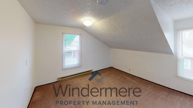 Building Photo - Birch904