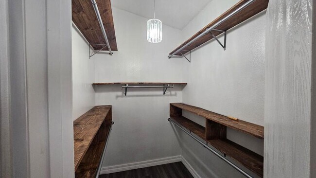 Building Photo - 510 Castlemain Cir