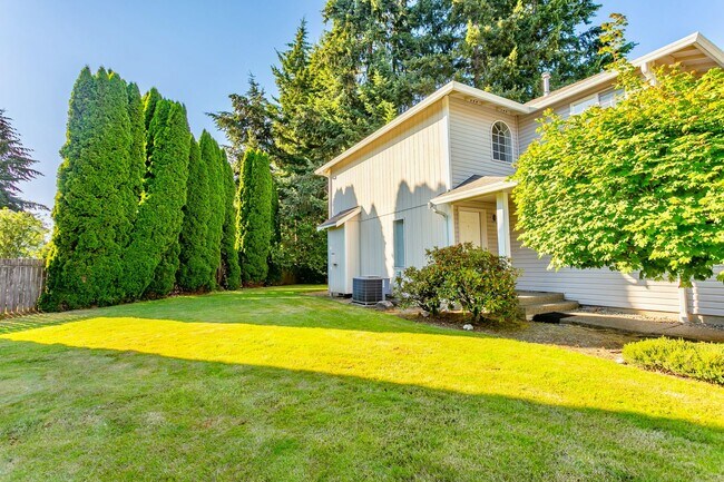 Building Photo - Spacious 3 Bed, 2 Bath Home with Garage & Large Yard in Puyallup!