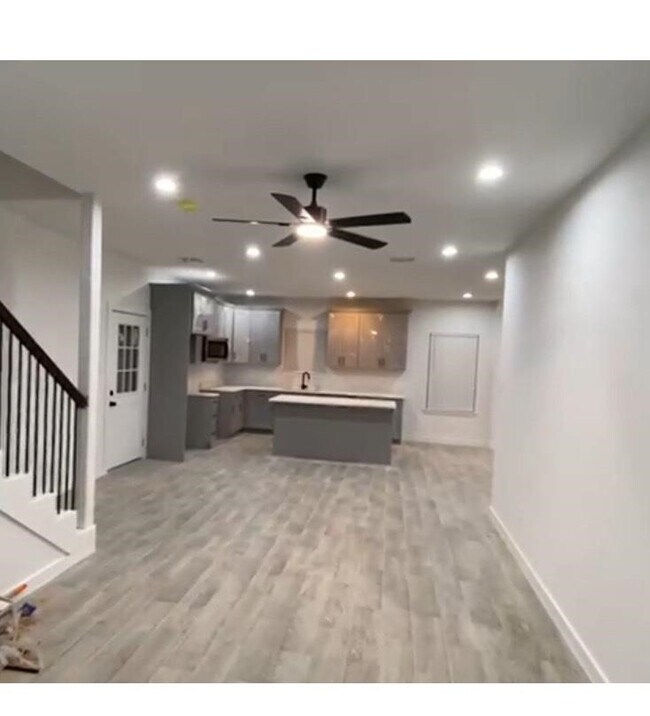 Building Photo - 9210 Martell St