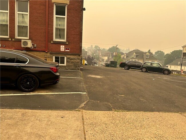 Building Photo - 811 Northampton St