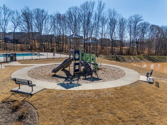 Building Photo - 807 Gable Oak Ln