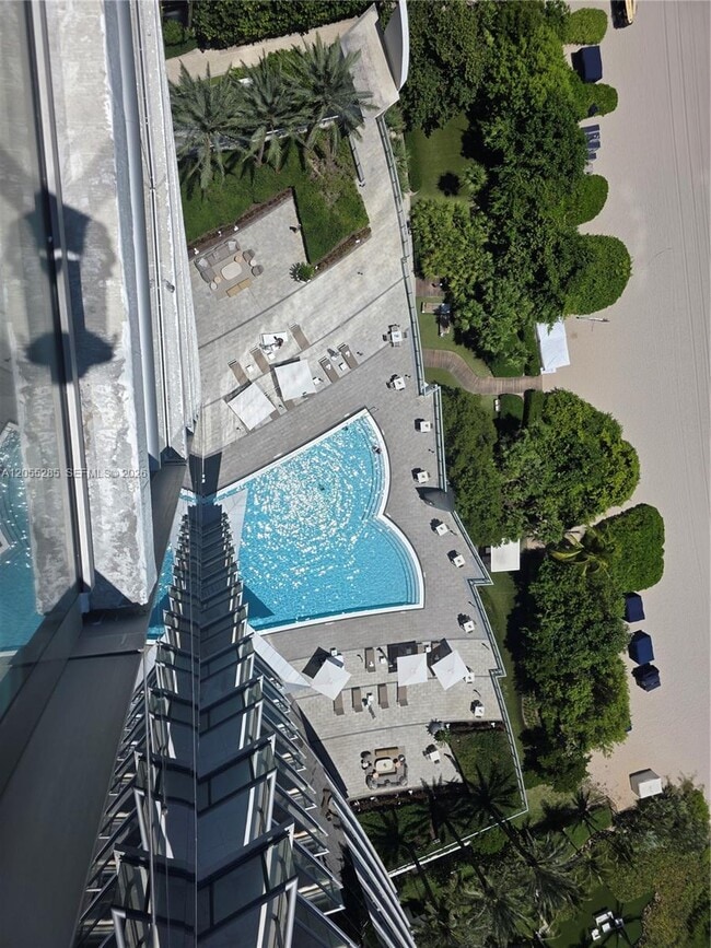 Building Photo - 17121 Collins Ave