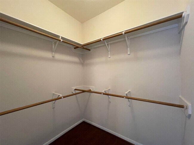 Building Photo - 2126 Winding Hollow Dr