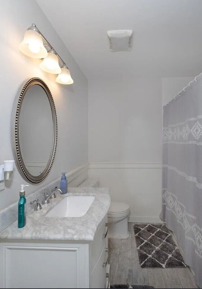 Building Photo - Beautiful and Remodeled Midtown Home!!!!!