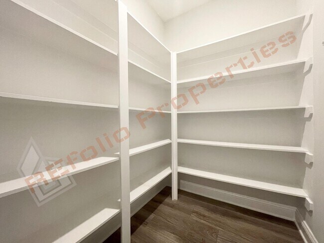 Building Photo - 213 Ivy Arbor Way