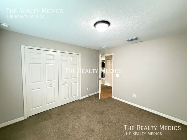 Building Photo - 15741 SW 23rd Avenue Rd