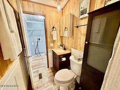 Building Photo - 7310 Pineview Dr