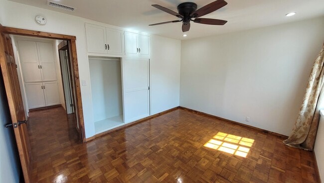 Building Photo - 3 Bed 2 Bath House With Spacious Family Ro...