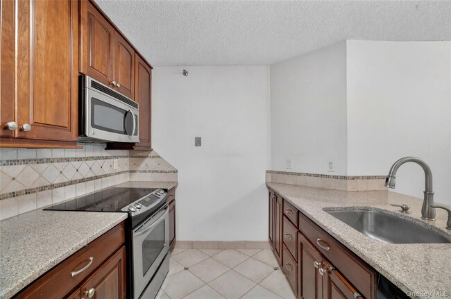 Building Photo - 25 Rockledge Ave