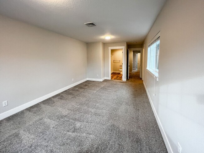 Building Photo - BIGFIR1069-1071