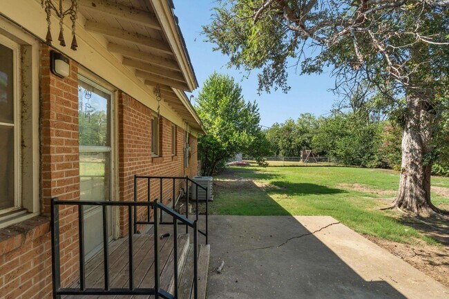 Building Photo - 4300 Hughes Dr