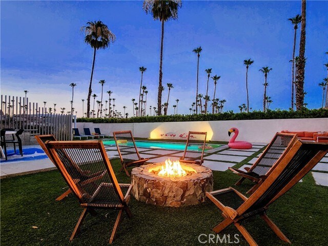 Building Photo - 2499 S Palm Canyon Dr