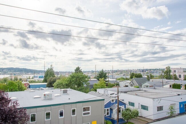 Building Photo - 2Bd/2Ba Seattle Townhouse