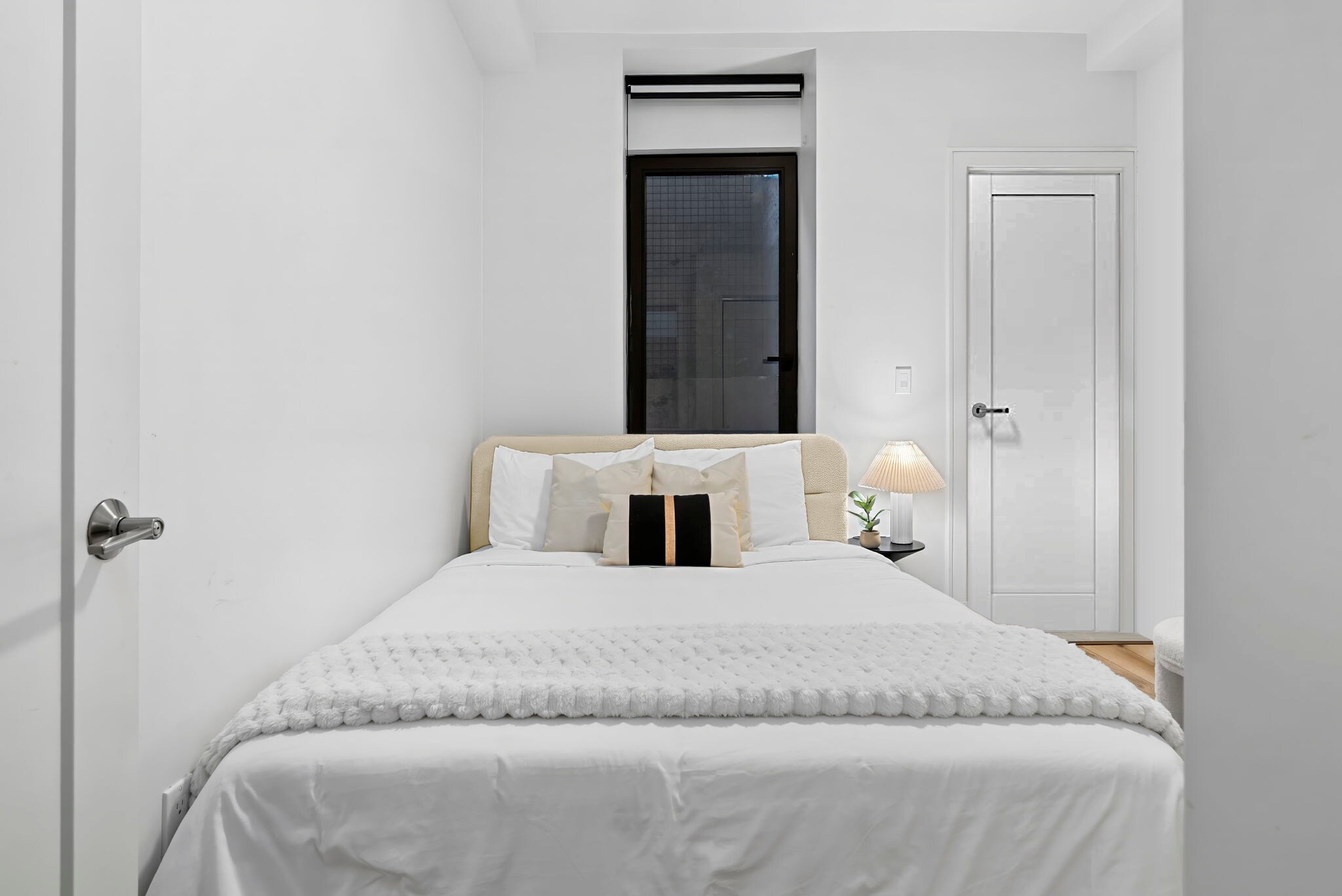 Building Photo - 1566 Beacon St