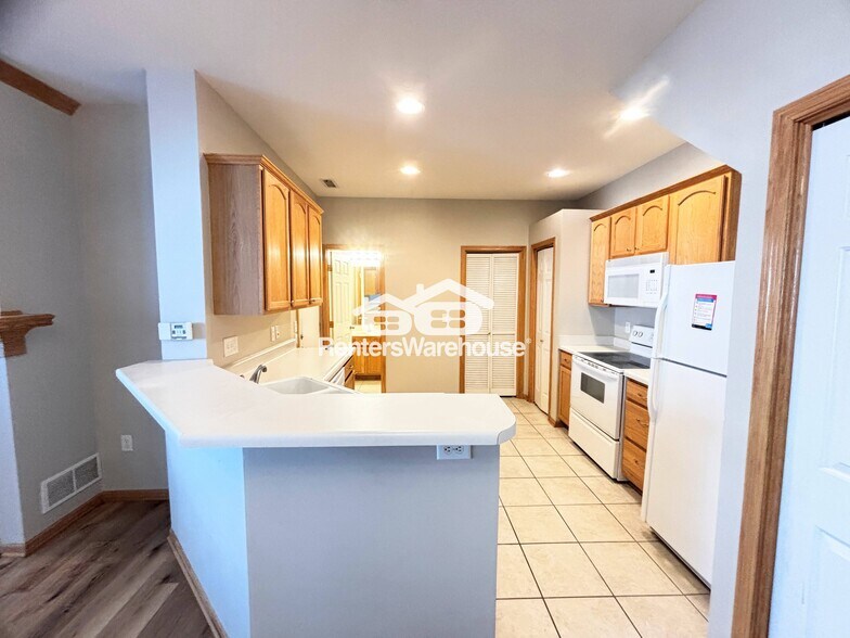 Building Photo - 3911 NE Gardenia Ln