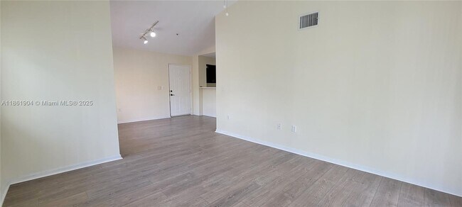 Building Photo - 4832 N State Rd 7