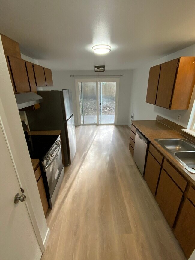 Building Photo - West Olympia 3bdr 1.5bath Townhome w/ garage & parking & addtional office
