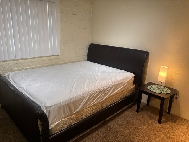 Building Photo - Furnished 2 Bedroom Condo with Community Pool Close to the UofA! (Speedway/Euclid)