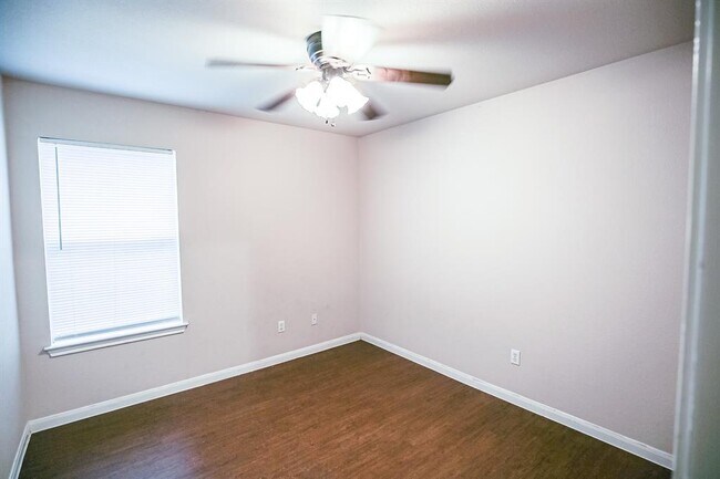 Building Photo - 111 Carriage Way
