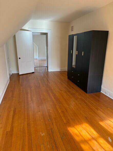 Building Photo - 111 Sycamore Ave