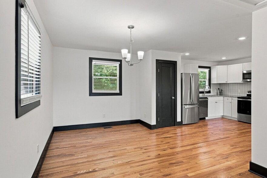 Building Photo - 625 Maclaurin Ct