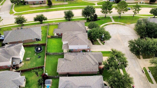 Building Photo - 6106 Grassy Haven Ln