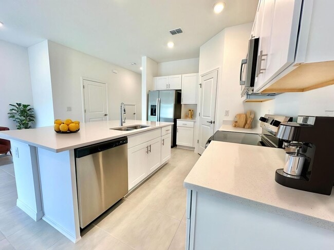 Building Photo - Stylish 3Bedrooms 2.5Bath townhome-living ...