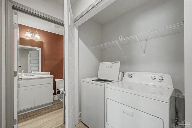 Building Photo - 9055 Golden Eye Dr