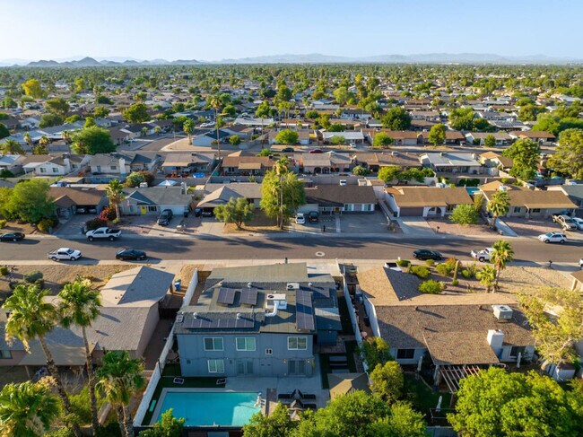 Building Photo - 3733 E Dahlia Dr