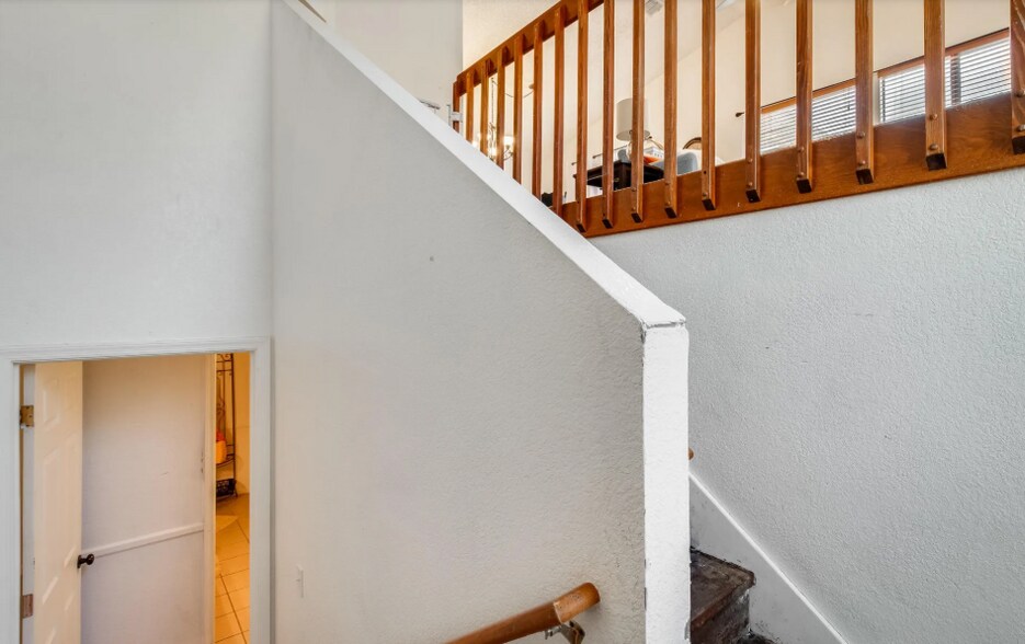 Building Photo - 921 S Val Vista Dr