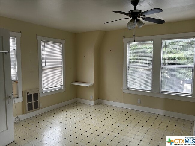 Building Photo - 112 E College St