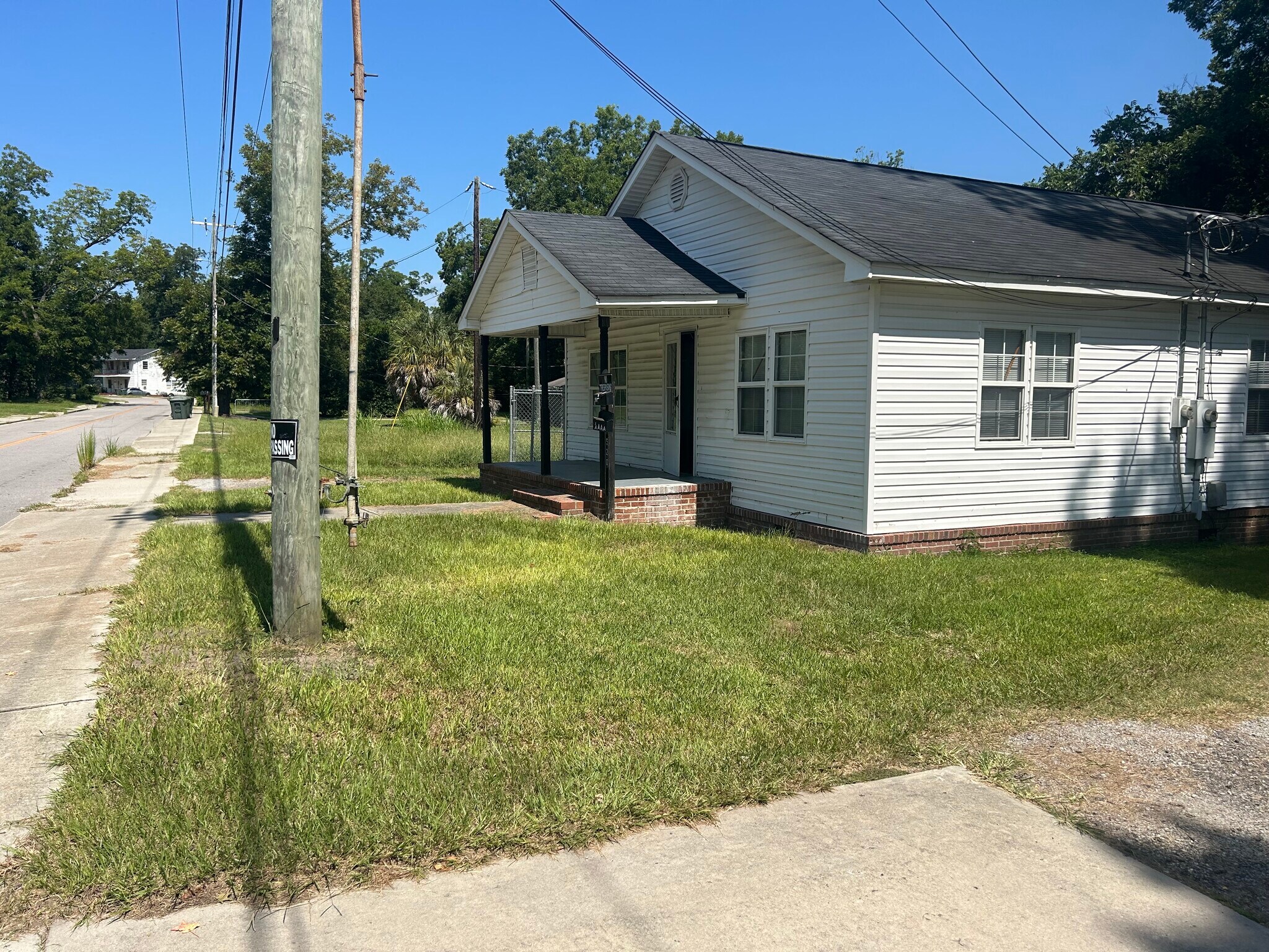 Building Photo - 520 Buckley St