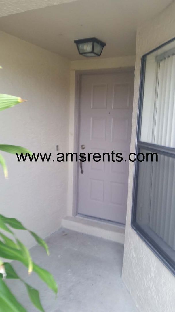 Building Photo - 3 bedroom Townhouse in Orlando