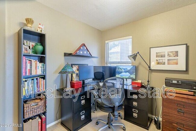 Building Photo - 213 W Caroline Ln