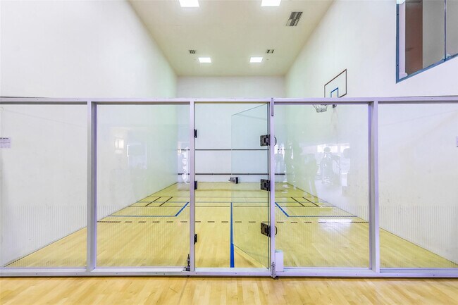 Building Photo - 2110 N Ocean Blvd