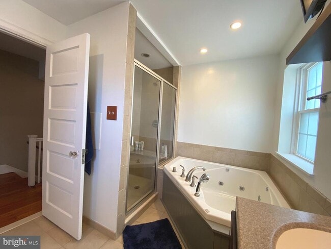 Building Photo - 20 E Abington Ave