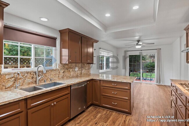 Building Photo - 129 John Kirk Ct