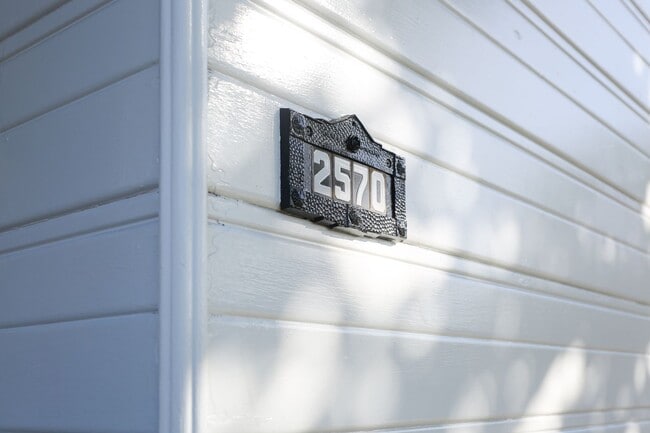 Building Photo - Remodeled 3bed 2 bath Single Family home