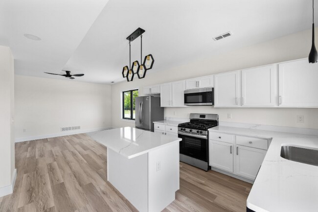 Building Photo - 1295 Holmden Ave