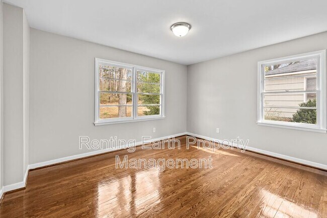 Building Photo - 1321 5 Mile Rd