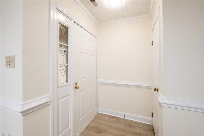 Building Photo - 670 Lord Dunmore Dr